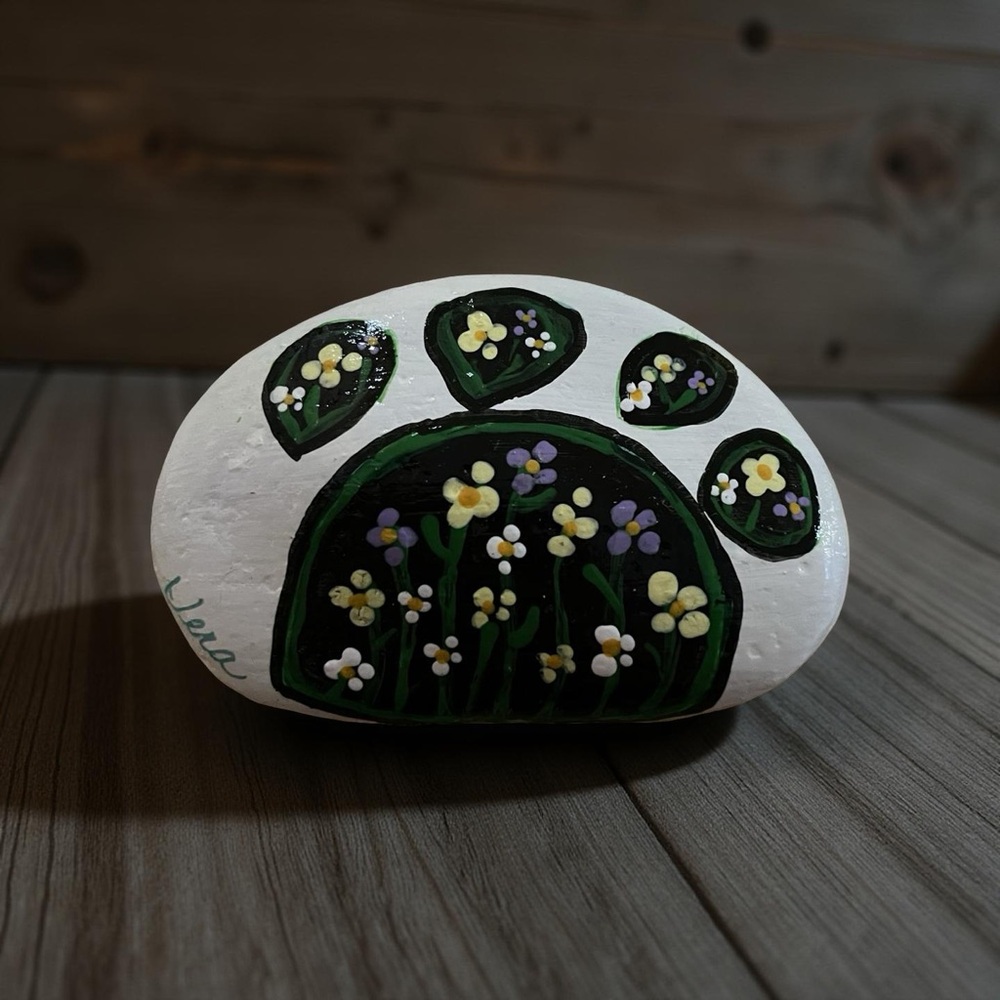 Hand crafted painted floral paw rock white background stone 3x1.5 inch approx - Picture 12 of 13